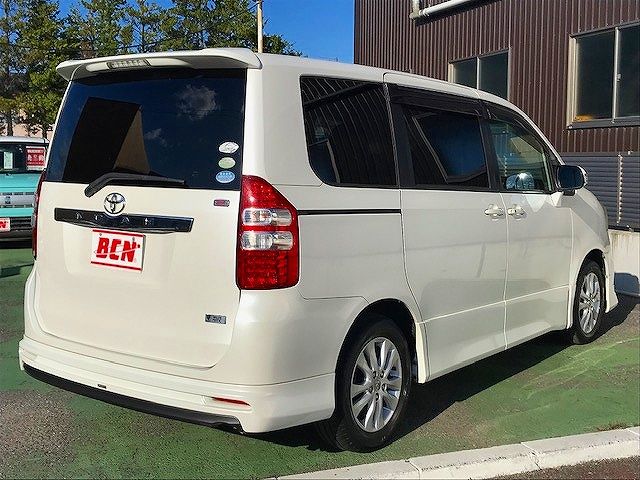 Toyota NOAH 2012-02 20144-2