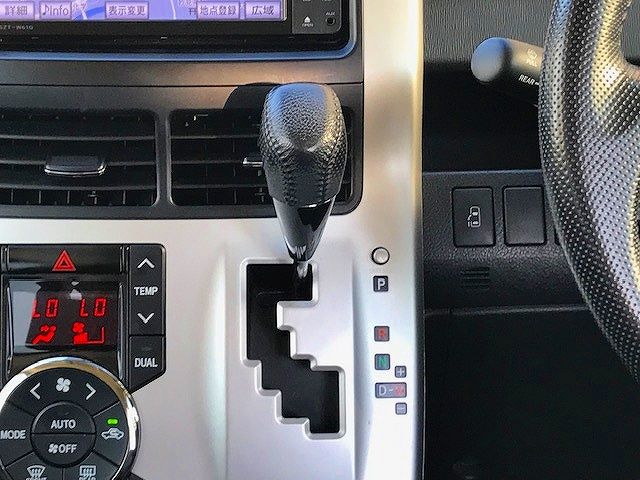 Toyota NOAH 2012-02 20144-19