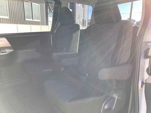 Toyota NOAH 2012-02 20144-18