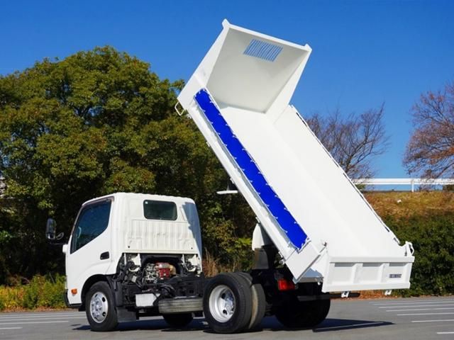 Hino DUTRO 2011-12 182317-18