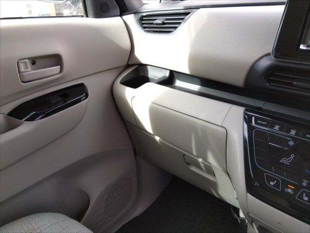Nissan ROOX 2023-03 28281-18