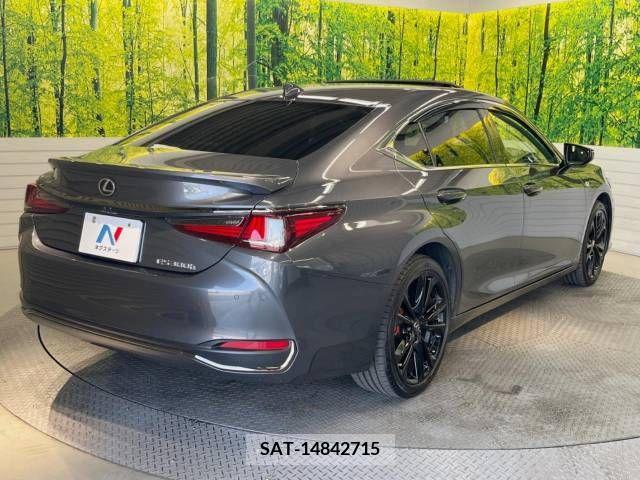 Lexus ES 2022-08 387968-17