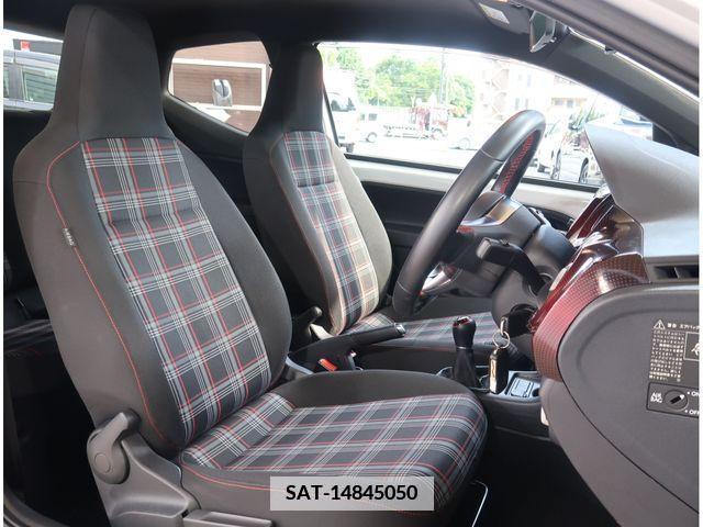 VolksWagen UP! 2018-06 370852-24