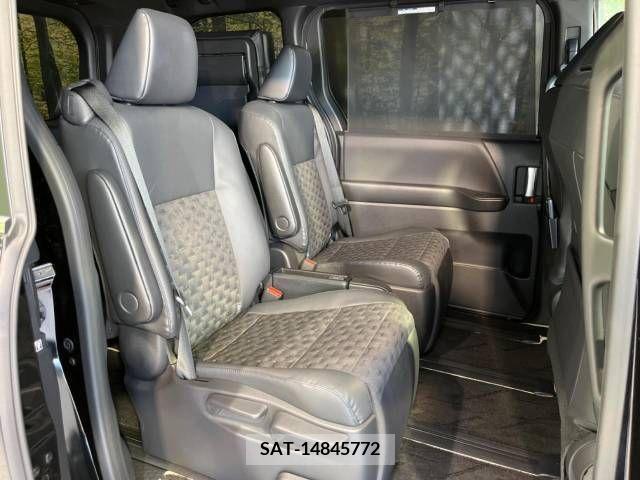 Toyota VOXY 2023-03 370427-10