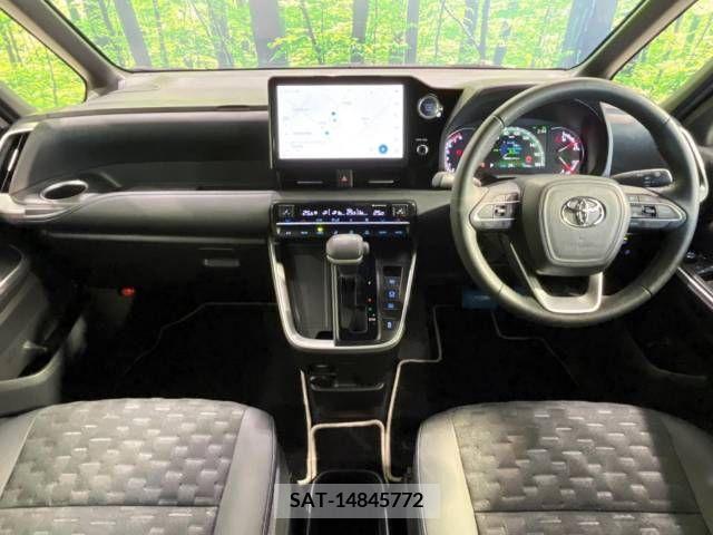 Toyota VOXY 2023-03 370427-1