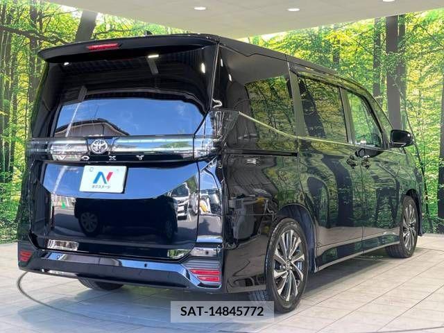 Toyota VOXY 2023-03 370427-17