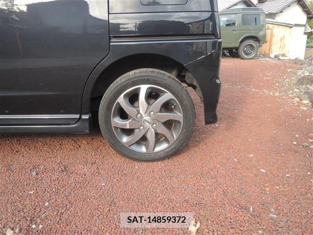 Nissan ROOX 2010-02 324218-9