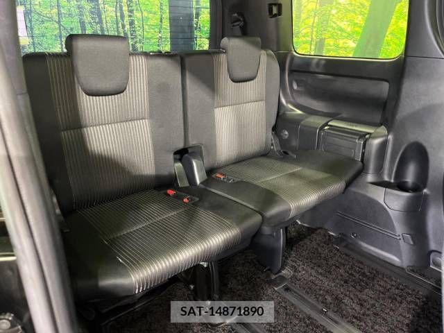 Toyota VOXY 2019-07 332185-10