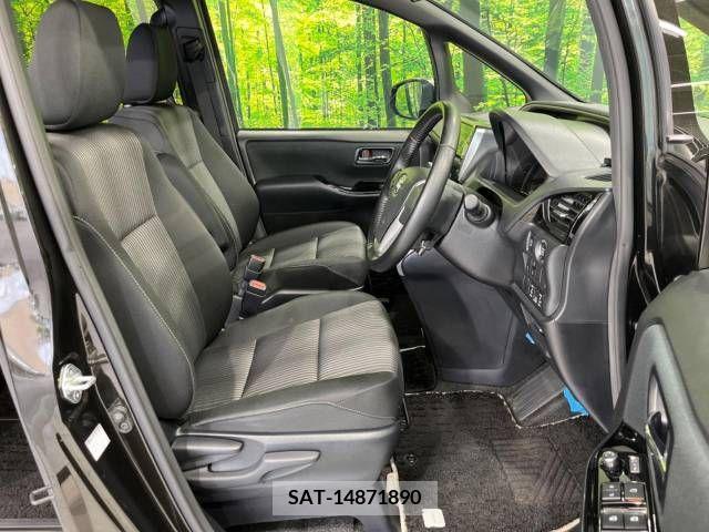 Toyota VOXY 2019-07 332185-8
