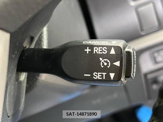 Toyota VOXY 2019-07 332185-7