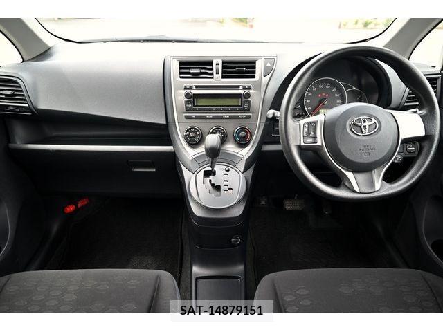 Toyota RACTIS 2011-01 282606-1