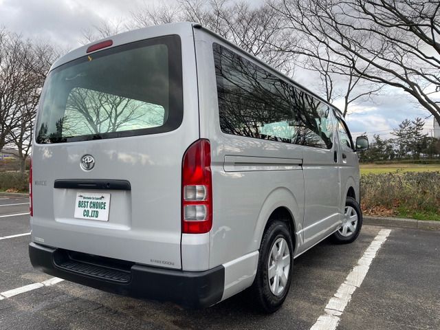 Toyota HIACE VAN 2011-12 187661-1