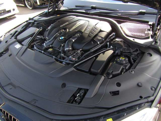 Bmw 7 SERIES 2016-03 17849-19