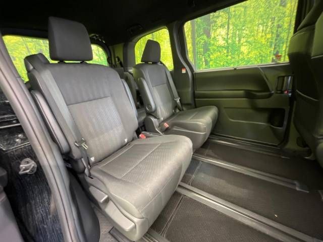 Toyota VOXY 2023-04 195886-9