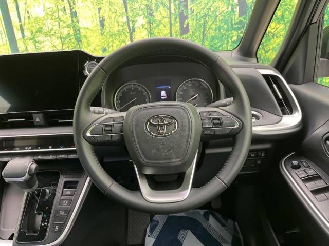 Toyota VOXY 2023-04 195886-12