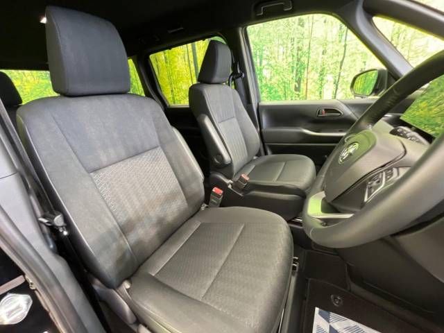 Toyota VOXY 2023-04 195886-8