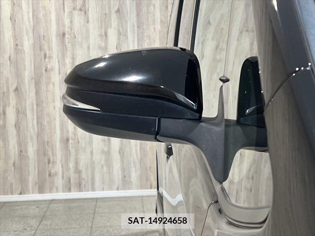 Toyota NOAH 2017-08 330480-26