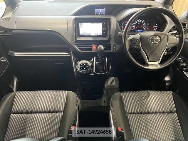 Toyota NOAH 2017-08 330480-1
