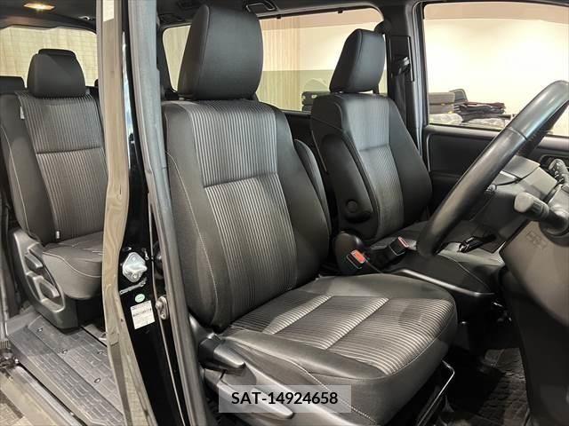 Toyota NOAH 2017-08 330480-7
