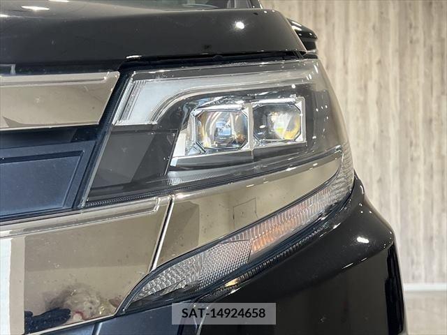 Toyota NOAH 2017-08 330480-23