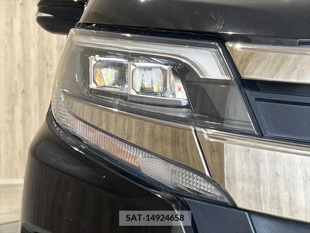 Toyota NOAH 2017-08 330480-22