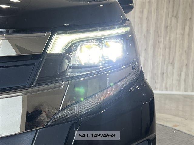 Toyota NOAH 2017-08 330480-12
