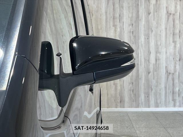 Toyota NOAH 2017-08 330480-27
