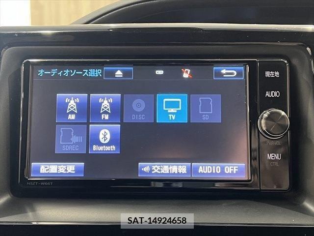 Toyota NOAH 2017-08 330480-3