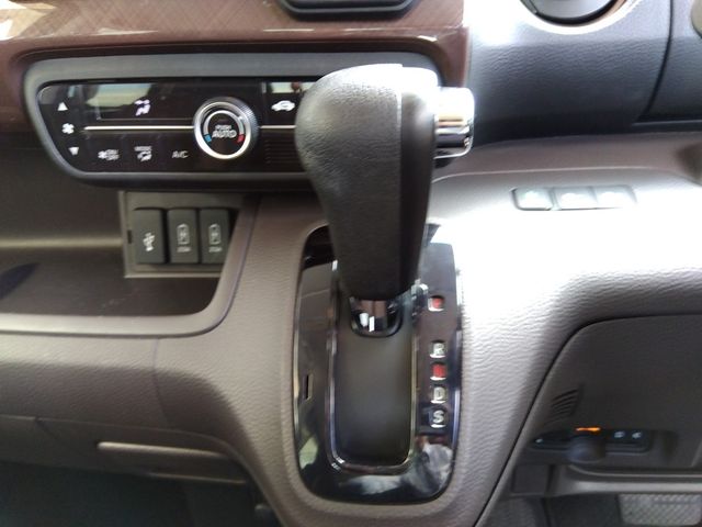 Honda N BOX 2019-04 13794-16
