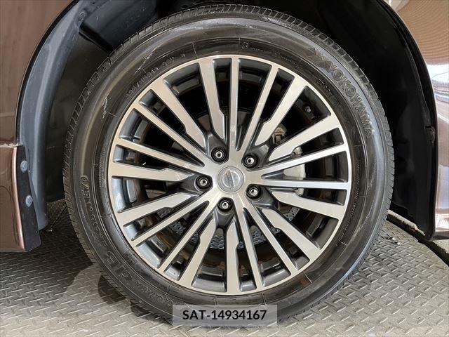 Nissan ELGRAND 2019-06 268414-16