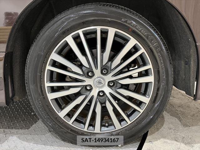 Nissan ELGRAND 2019-06 268414-15
