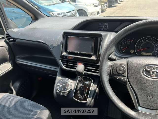 Toyota VOXY 2019-07 370463-8