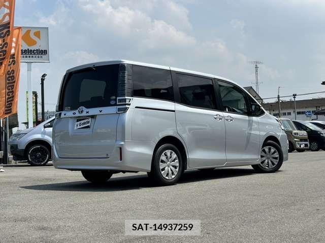 Toyota VOXY 2019-07 370463-1