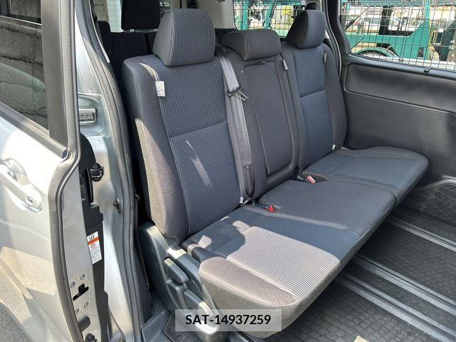 Toyota VOXY 2019-07 370463-16