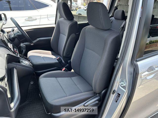 Toyota VOXY 2019-07 370463-15