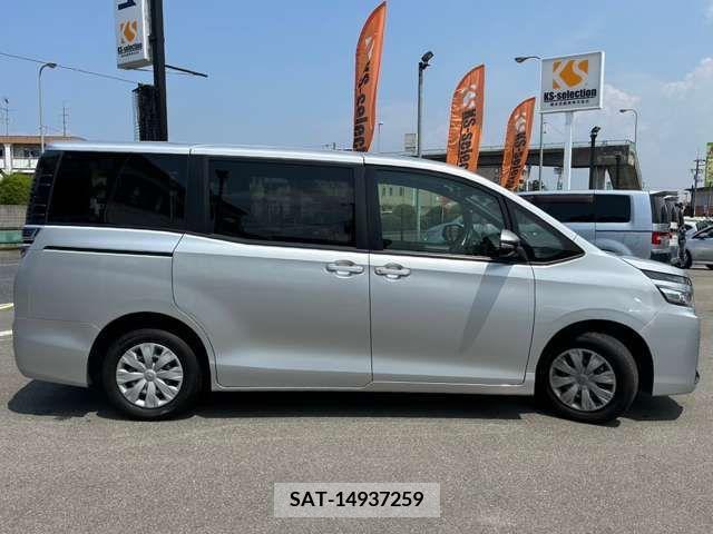Toyota VOXY 2019-07 370463-5