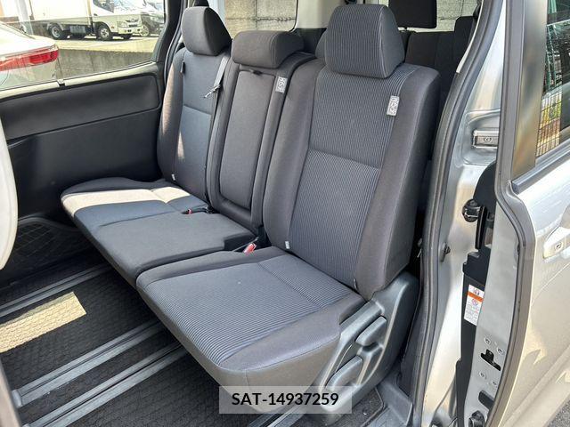 Toyota VOXY 2019-07 370463-17