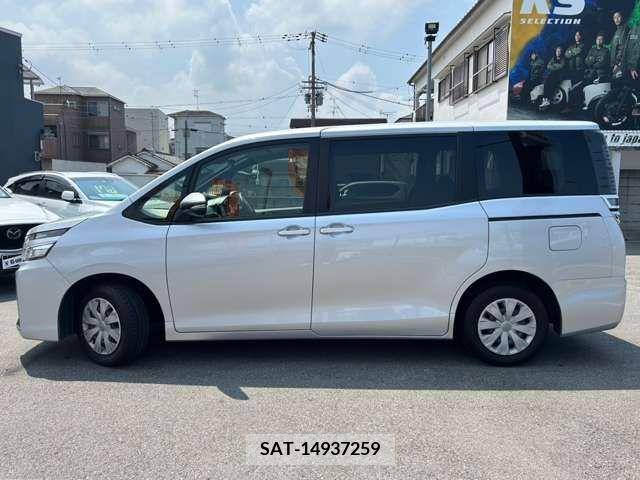 Toyota VOXY 2019-07 370463-4