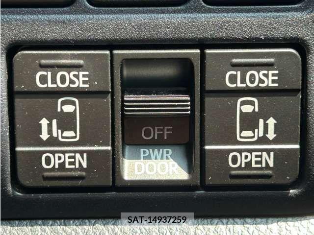 Toyota VOXY 2019-07 370463-9