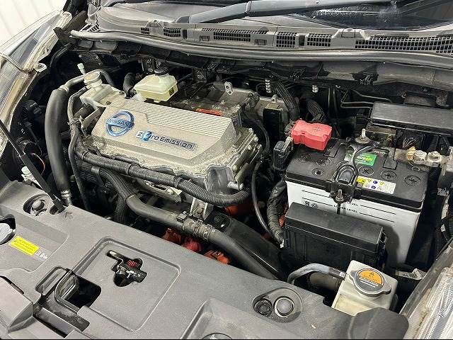 Nissan LEAF 2012-02 182813-17