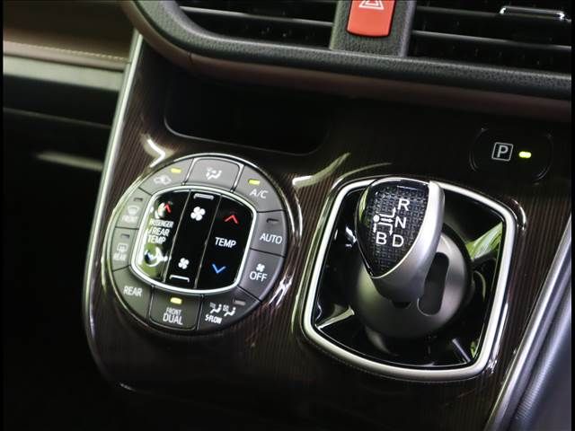 Toyota ESQUIRE 2017-10 5053-16