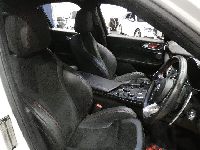 ALFA ROMEO Giulia 2019-01 9753-24