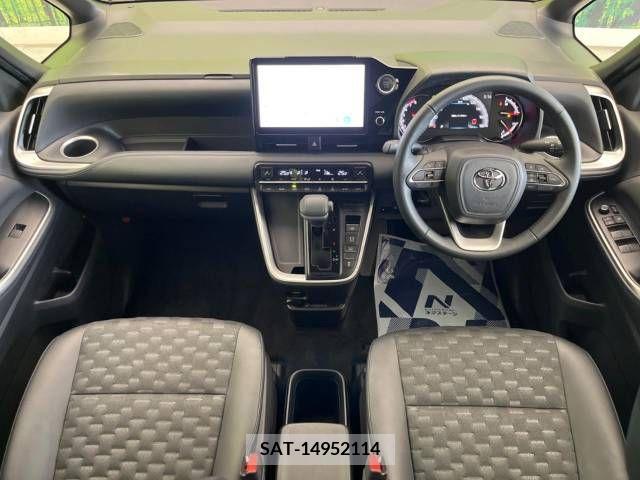 Toyota VOXY 2022-03 379711-1