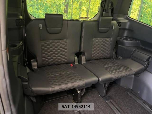 Toyota VOXY 2022-03 379711-9