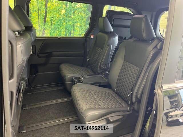 Toyota VOXY 2022-03 379711-8