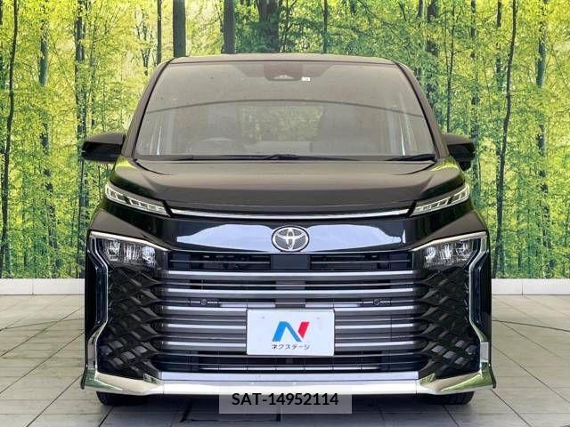 Toyota VOXY 2022-03 379711-14