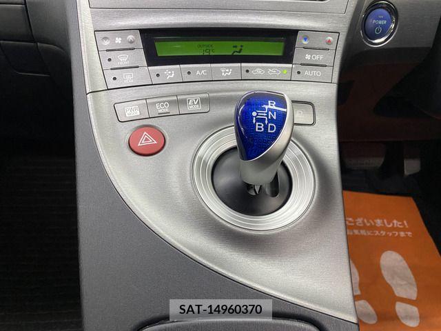 Toyota PRIUS 2015-11 240085-11