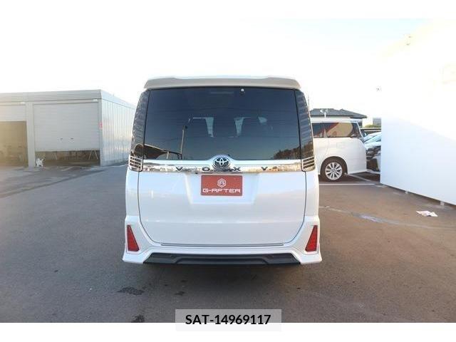 Toyota VOXY 2014-02 207570-7