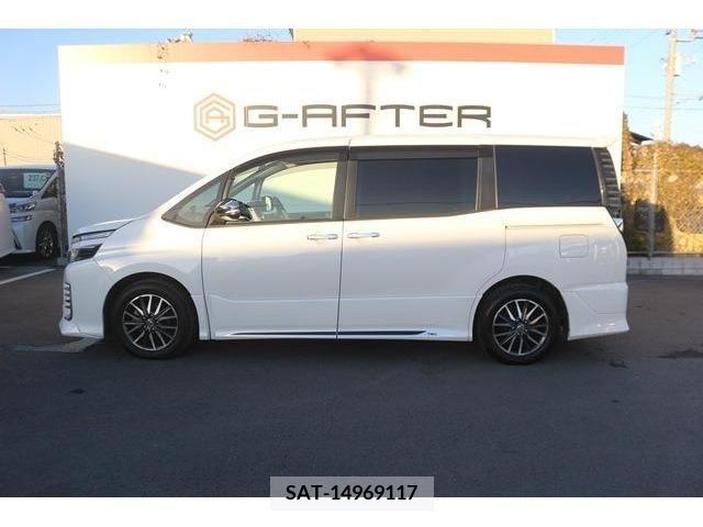 Toyota VOXY 2014-02 207570-8