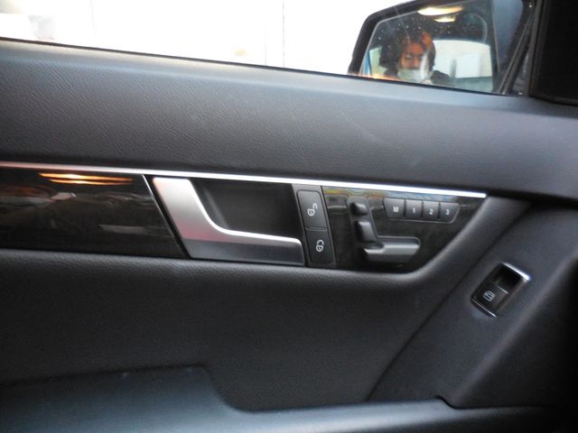 Mercedes Benz C-CLASS 2013-04 184450-23